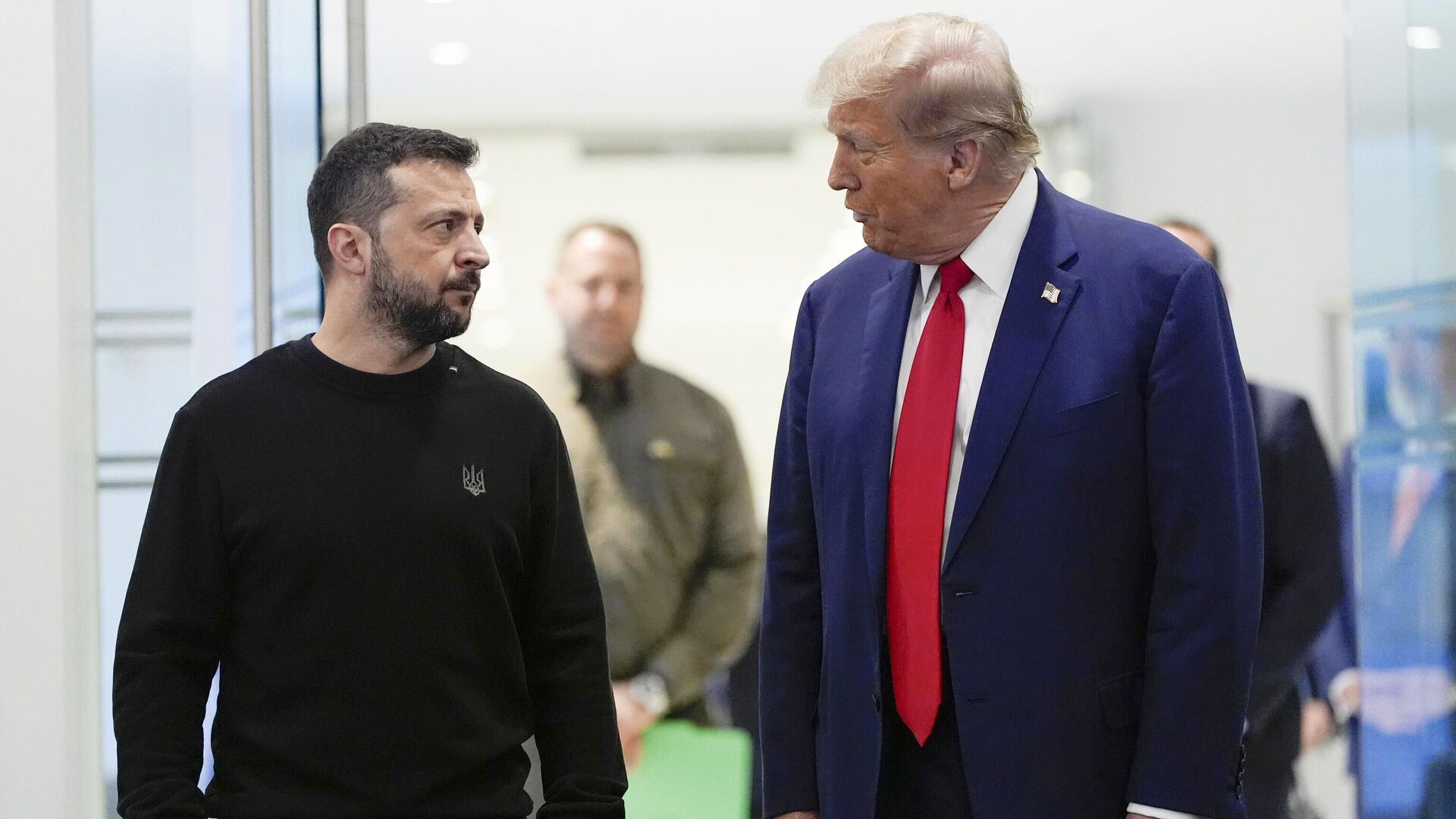 Переговорные позиции Украины ухудшаются, тогда как России – улучшаются. Об этом в эфире видеоблога...