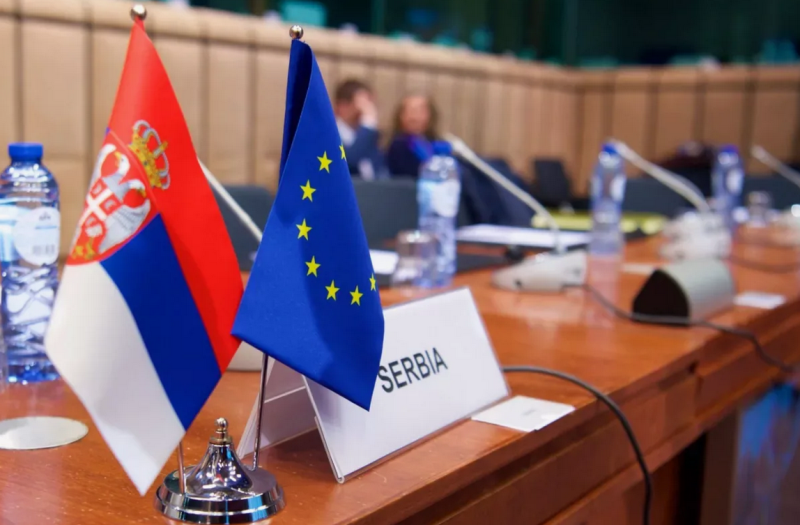 Еврокомиссия заявляет о снижении доверия к Белграду, хотя Сербия является одним из двух лучших...